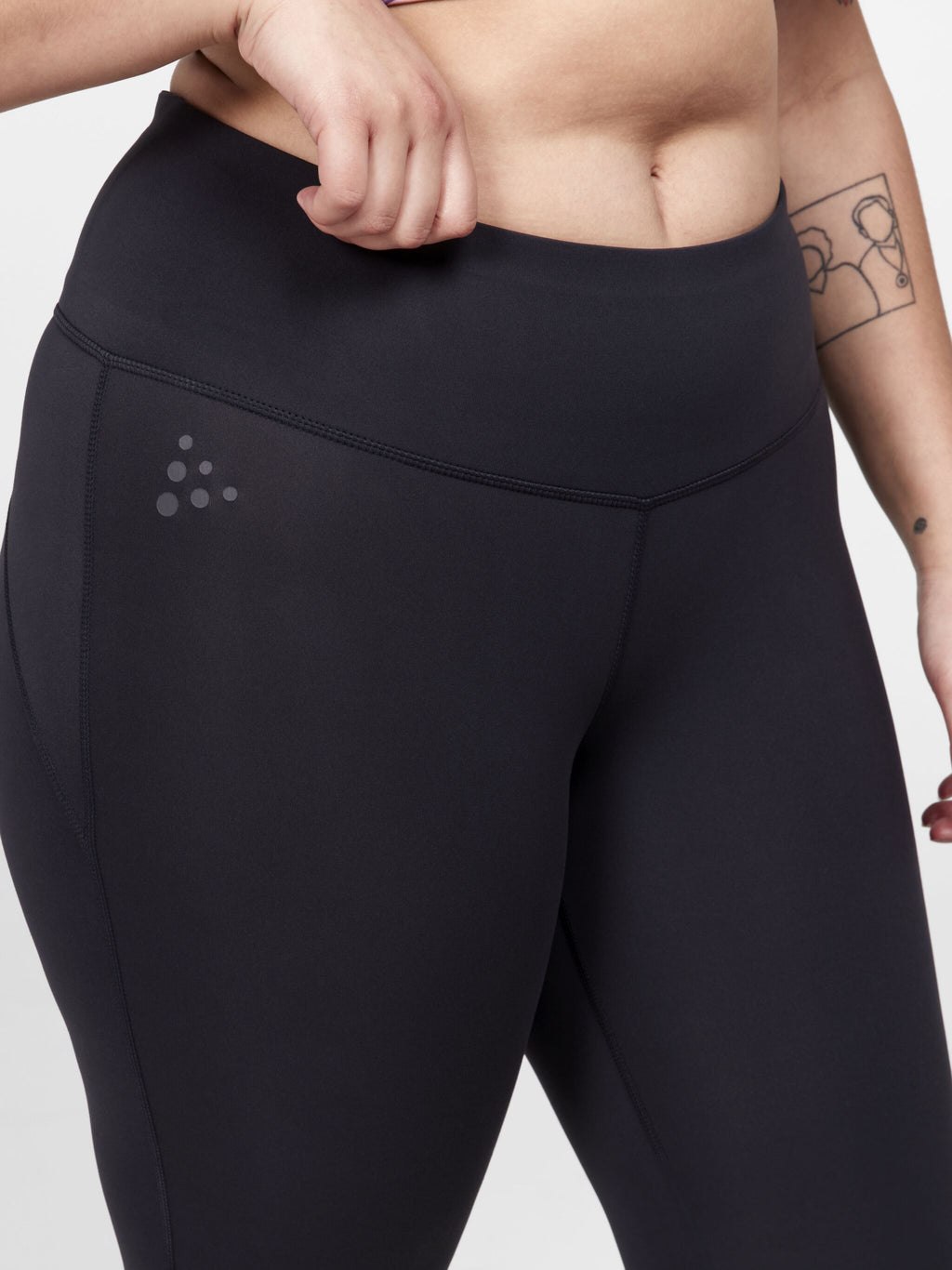 Mallas Capri Adv Essence Plus - Negras - Mujer