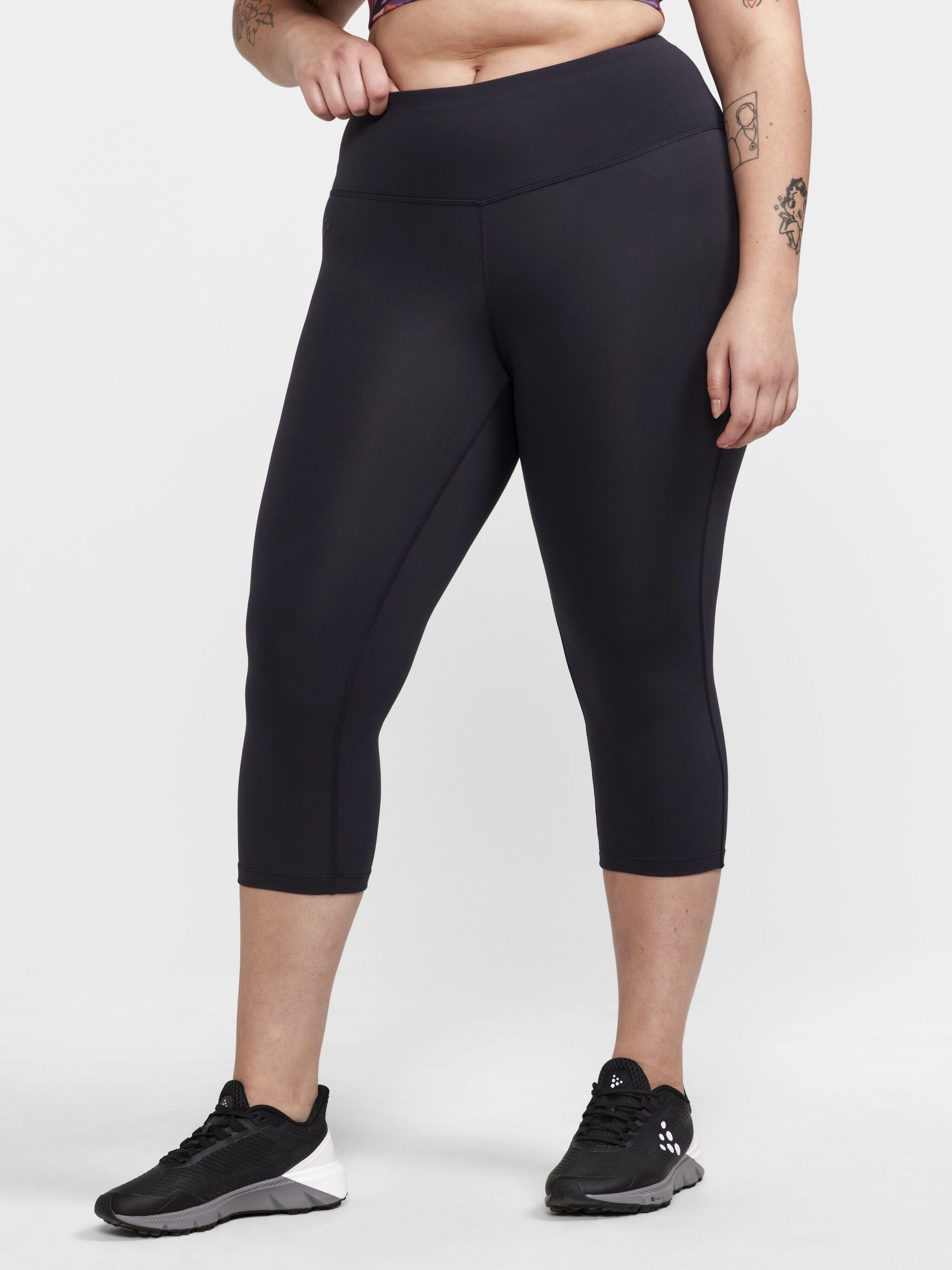 Mallas Capri Adv Essence Plus - Negras - Mujer