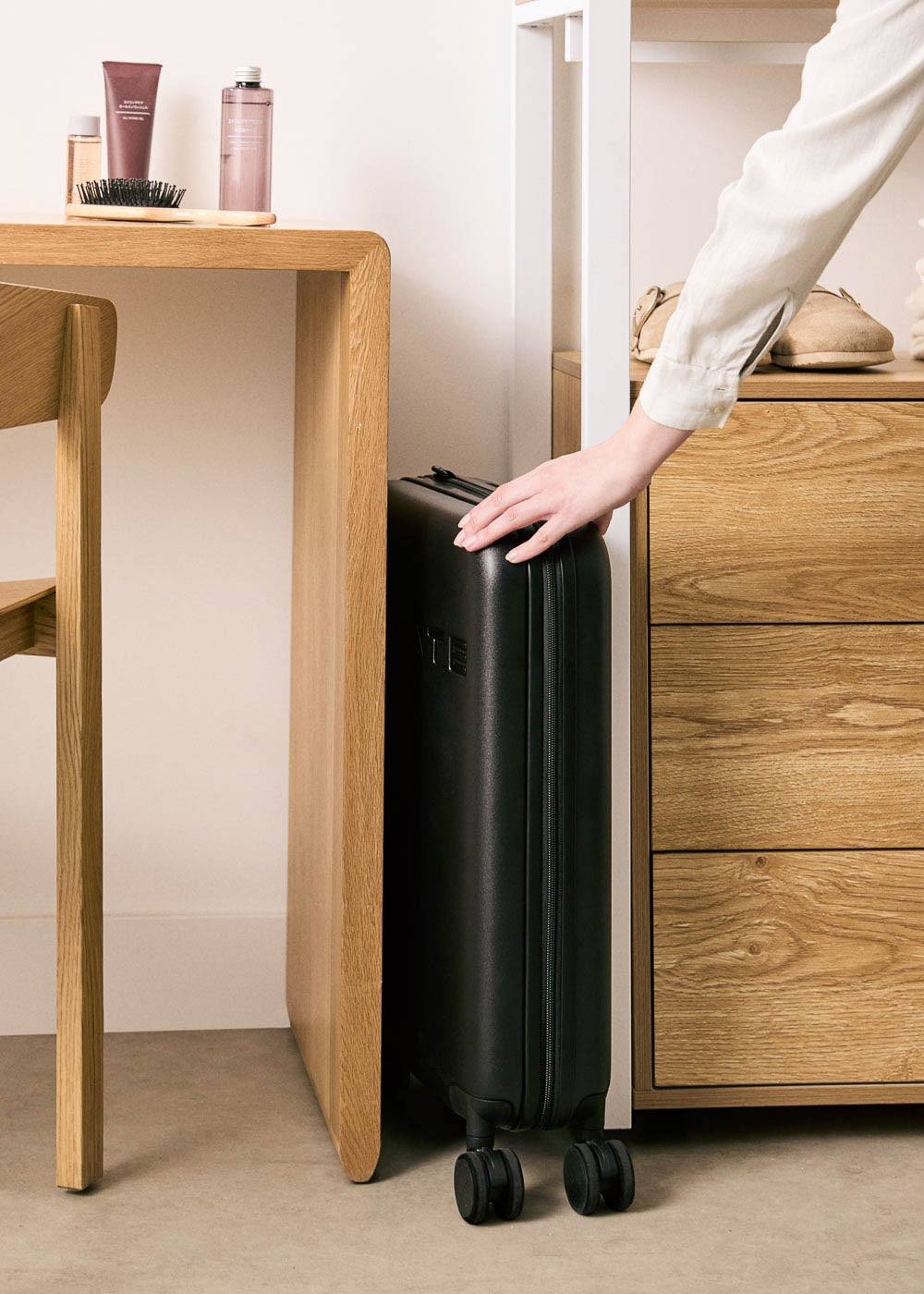 Luggage Studio Foldable - Maleta de cabina rígida plegable de policarbonato con cerradura TSA y ruedas multidireccionales - Negro