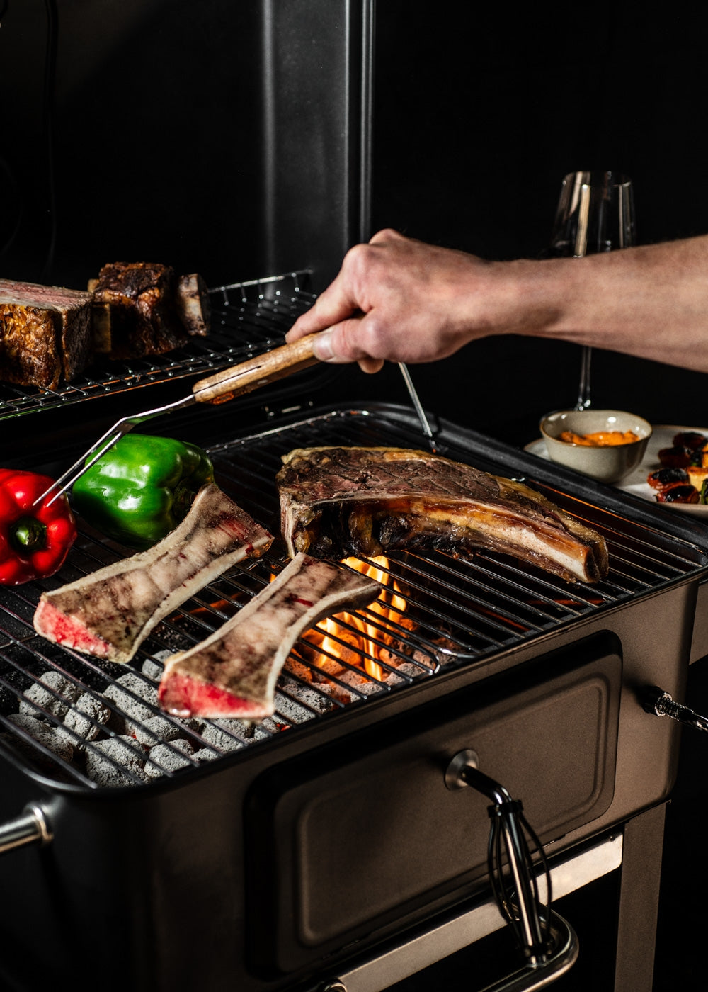 BBQ Smokey Pro - Barbecue Fumoir Au Charbon Avec Grille Réglable & Table D'Appoint - Exclusive