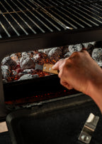 BBQ Smokey Pro - Barbecue Fumoir Au Charbon Avec Grille Réglable & Table D'Appoint - Exclusive