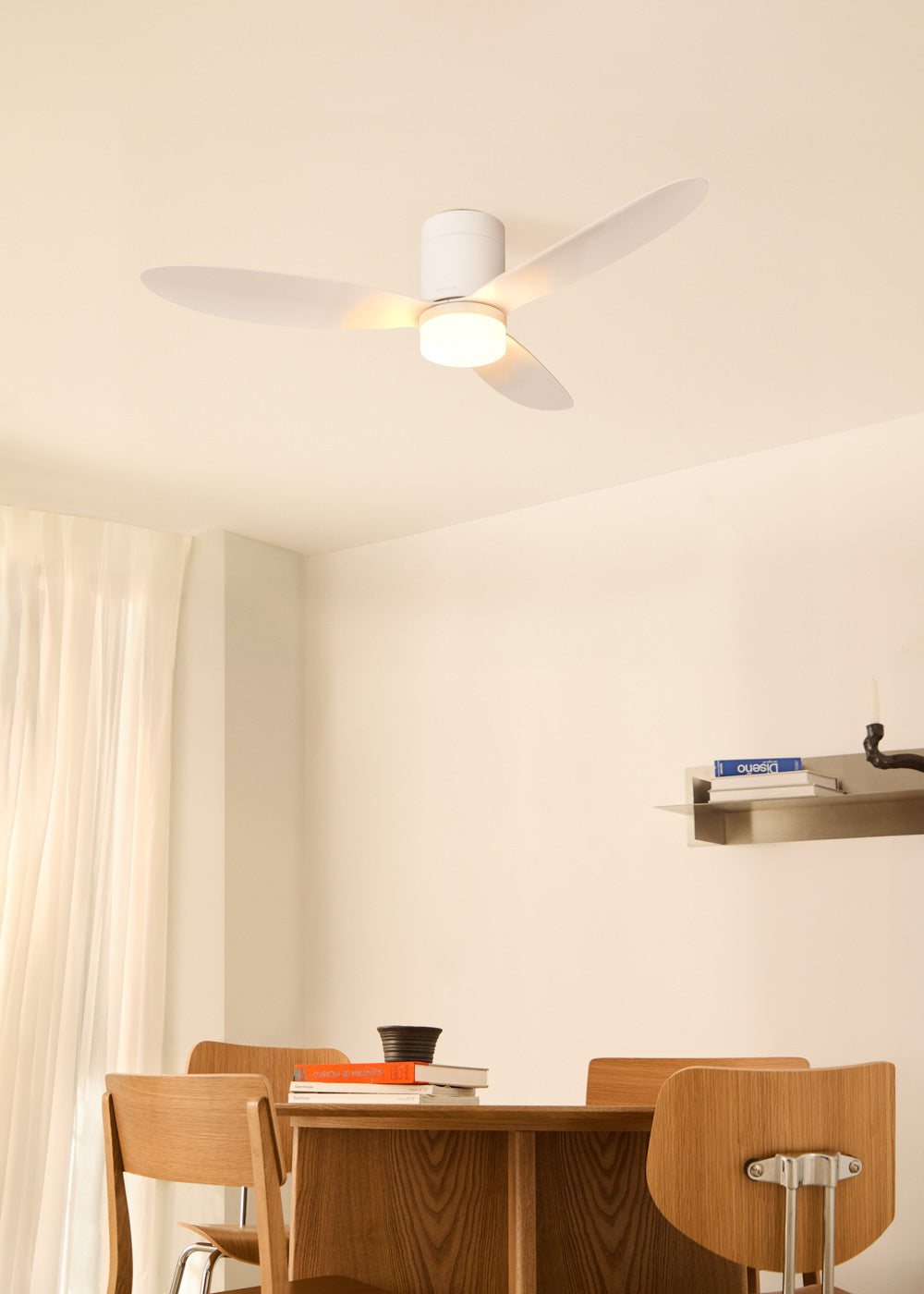 Wind Lite M - Ventilateur De Plafond Silencieux Intérieur & Extérieur - Avec Lumière & Télécommande - Blanc