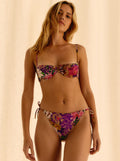 Bragas atadas con flores llenas