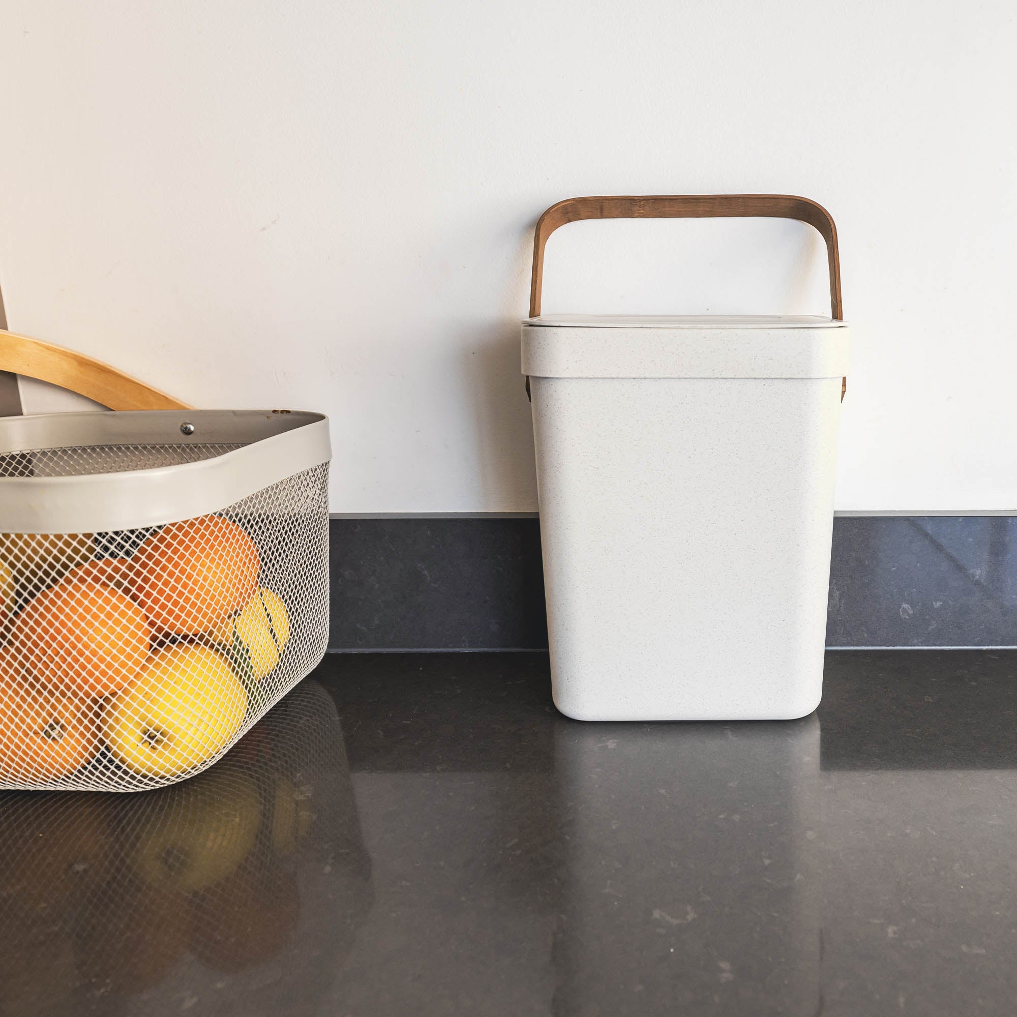 Boden - Cubo de compost de mesa 5L - Plástico reciclado - Blanco