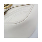 Gucci - Borsa a spalla GG Marmont quadrata con patta mini in pelle - Bianca