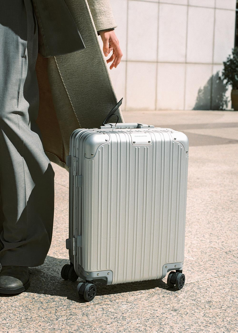 Luggage Aluminium - Valise Rigide En Aluminium Avec Serrure Tsa & Roues Multidirectionnelles - Cabine S - Argent