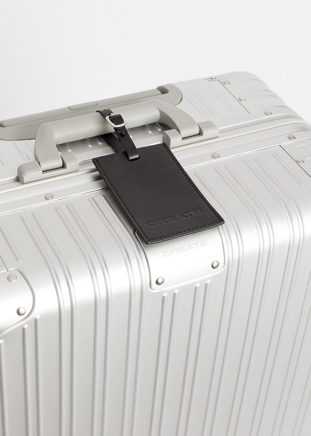 Luggage Aluminium - Maleta Rígida De Aluminio Con Cerradura Tsa & Ruedas Multidireccionales - Check-in M - Plata
