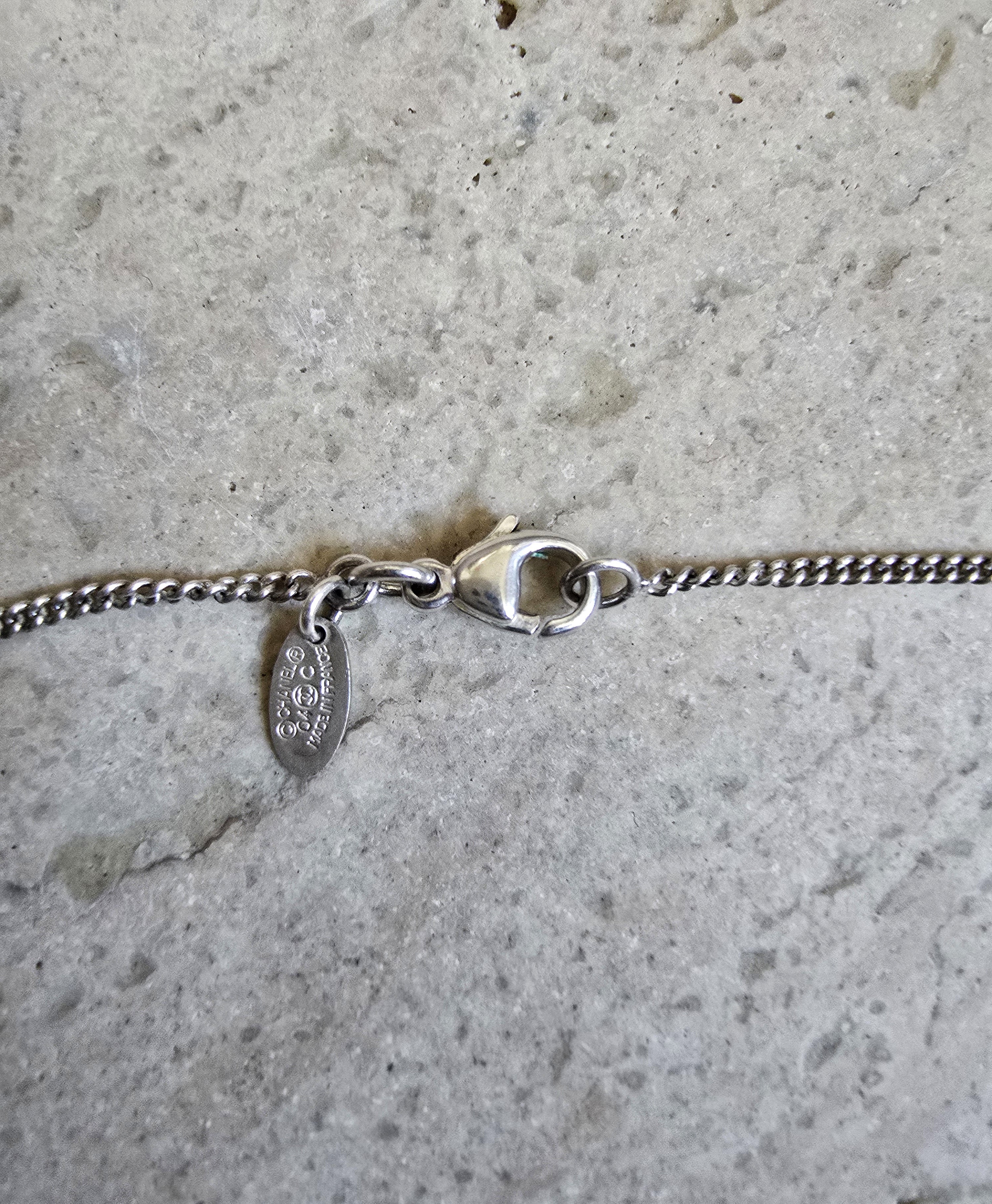 Chanel Collier Pendentif Cc Émail Blanc