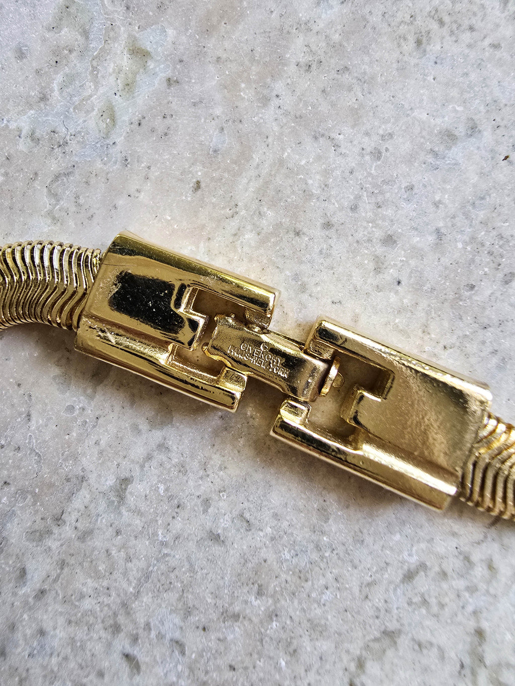 Collier Vintage Givenchy — Nœud Émail Ivoire & Goutte De Cristal