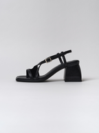 Sandalias negras cuadradas aplastadas