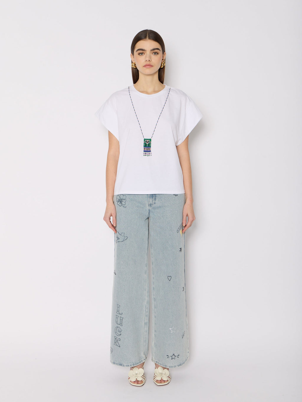Berenice - T-shirt with Pearl Necklace - White