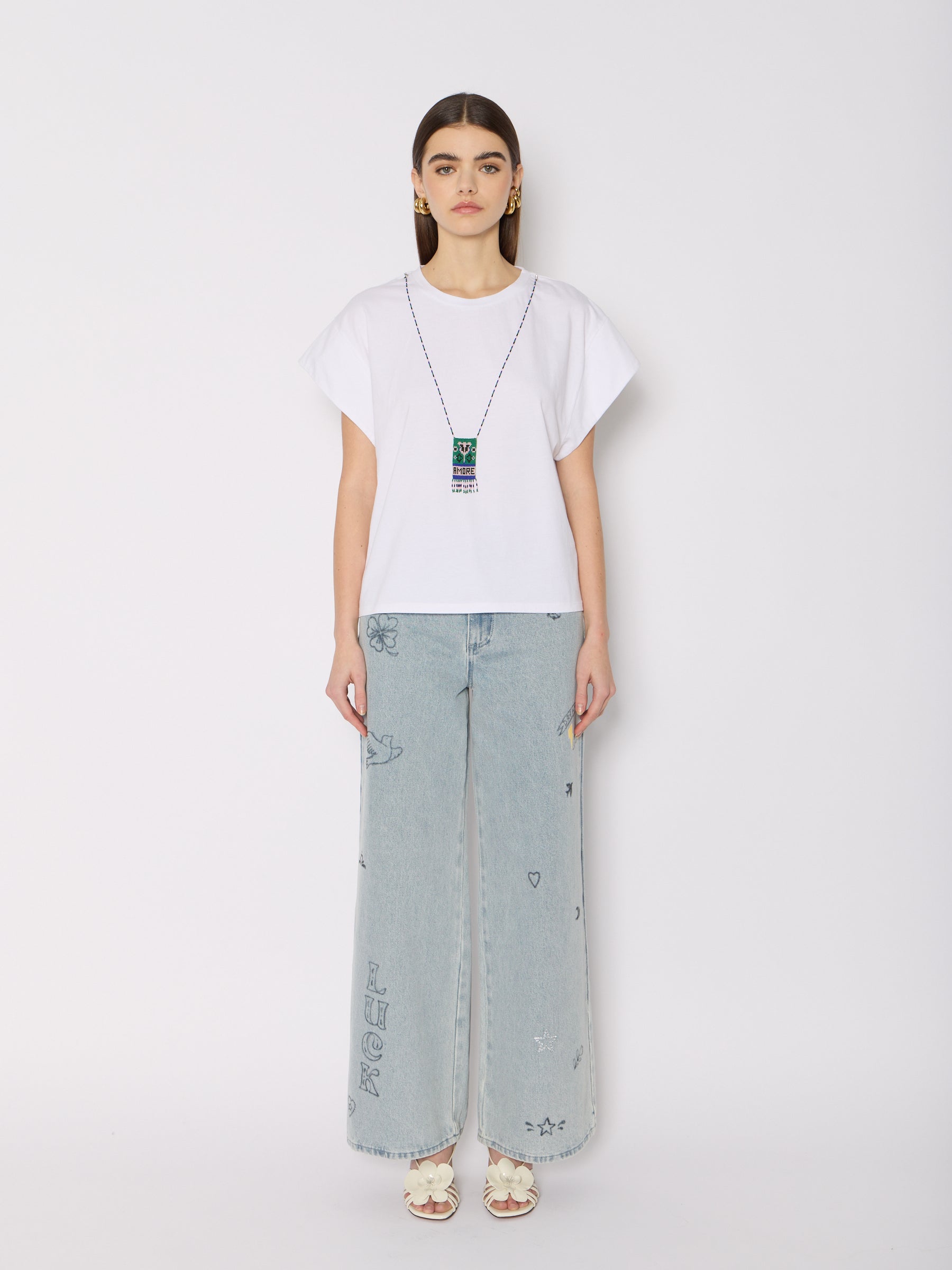 Berenice - T-shirt with Pearl Necklace - White