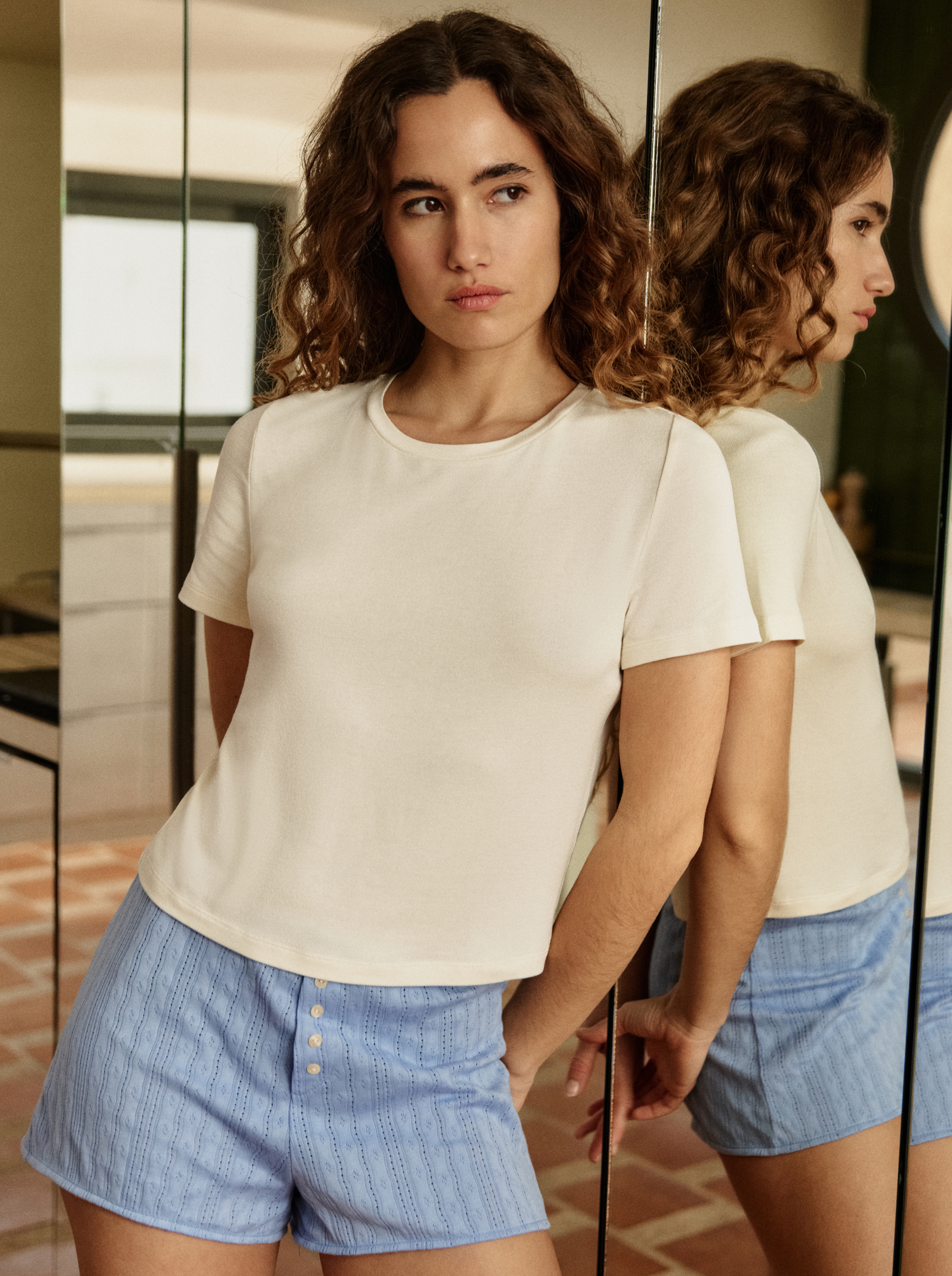 Nueva camiseta blanquecina profunda