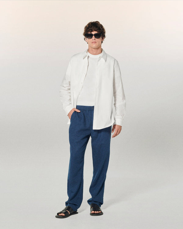 #label: Louis is 1.89m tall and wears a size 31