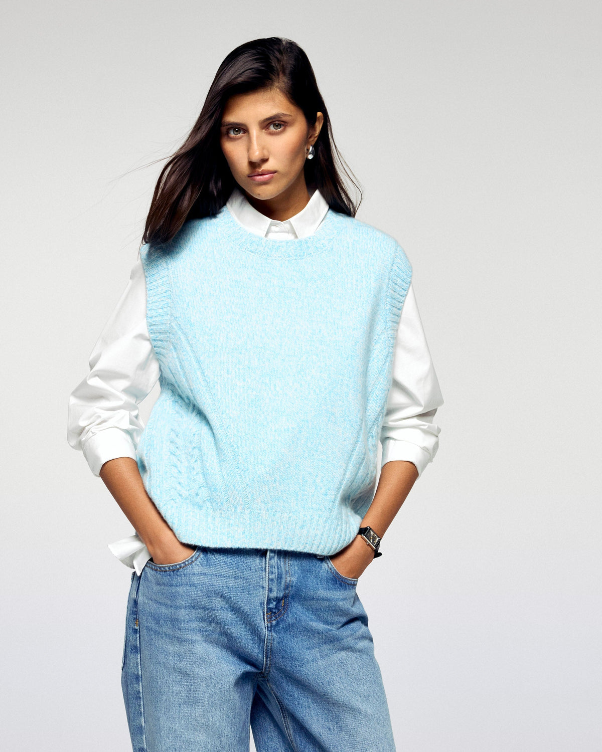 #label: Aida mesure 1,75m et porte une taille S