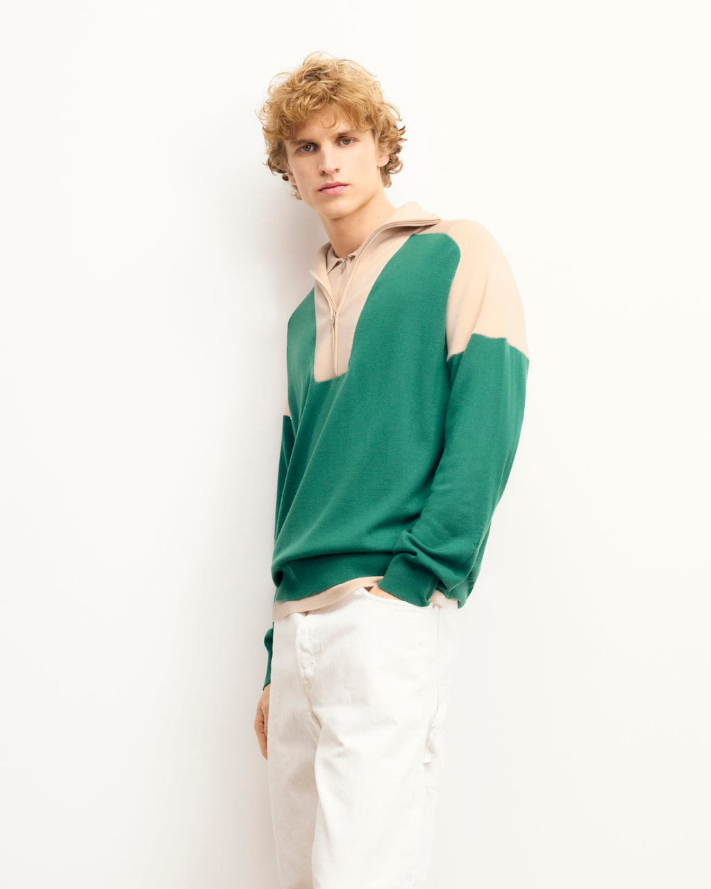 #label: Leon mide 1,89 m y lleva una talla M