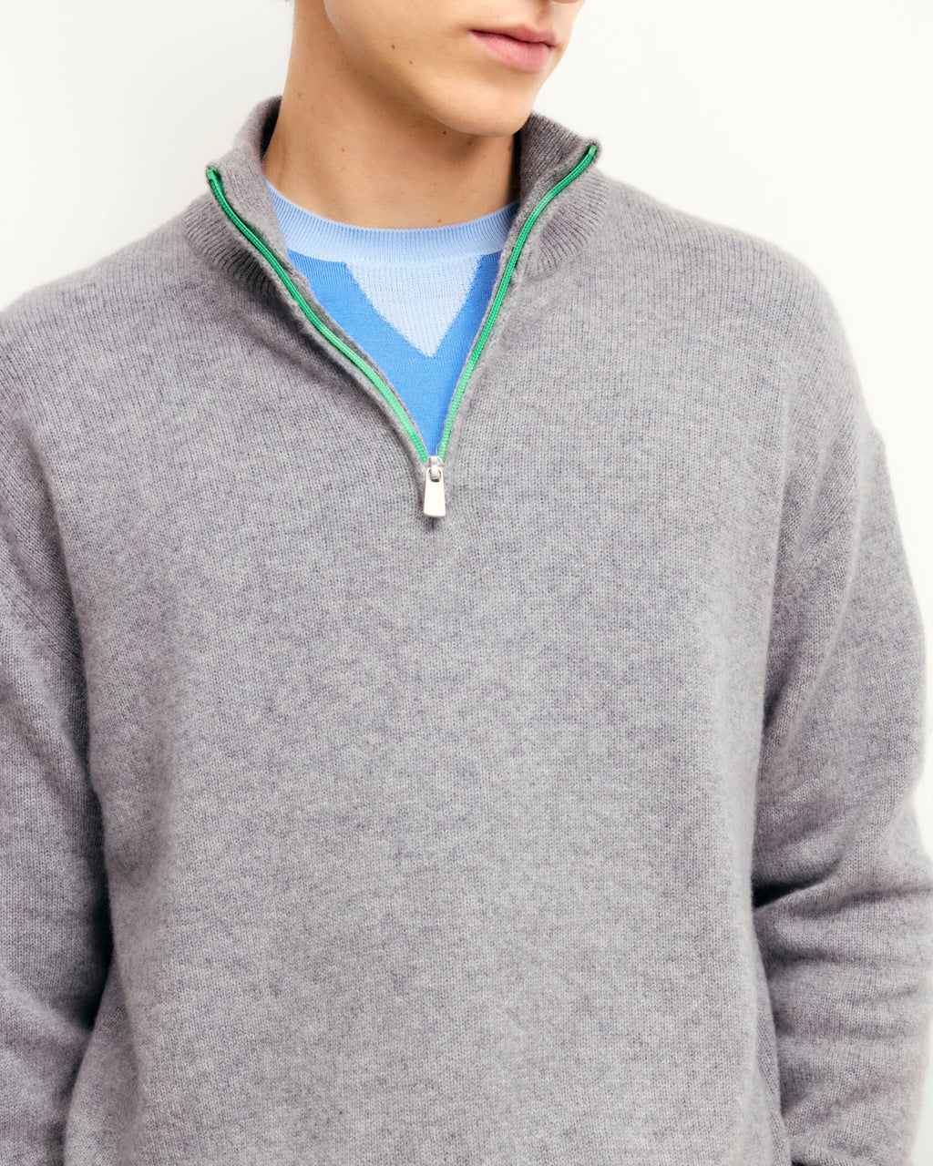 #label: Leon mesure 1,89m et porte une taille M