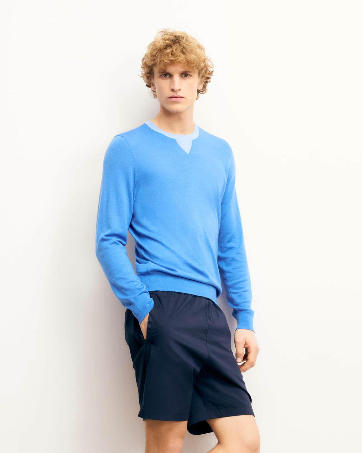 #label: Leon mesure 1,89m et porte une taille M