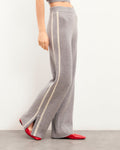 #label: Elena mide 1,75 m y lleva una talla S