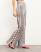#label: Elena mide 1,75 m y lleva una talla S