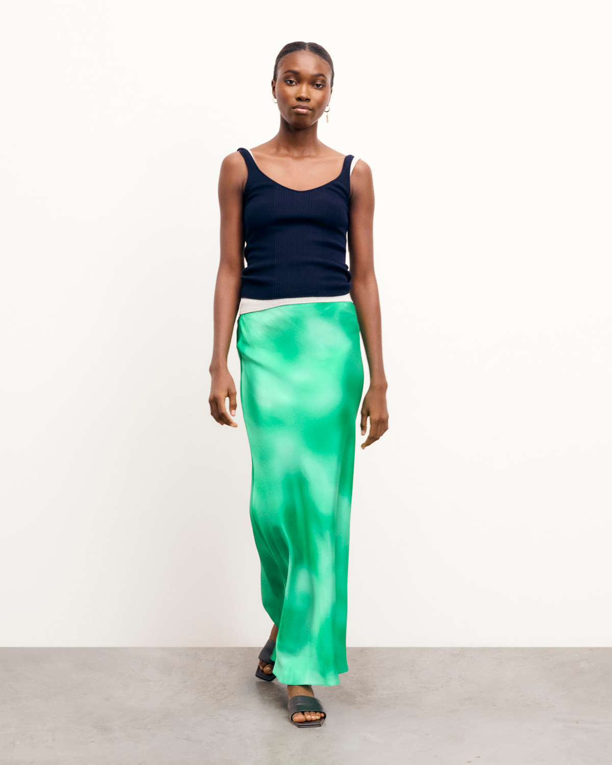 #label: Janelle is 1.77m tall and wears a size S