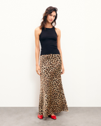 #label: Claudia is 1.78m tall and wears a size S