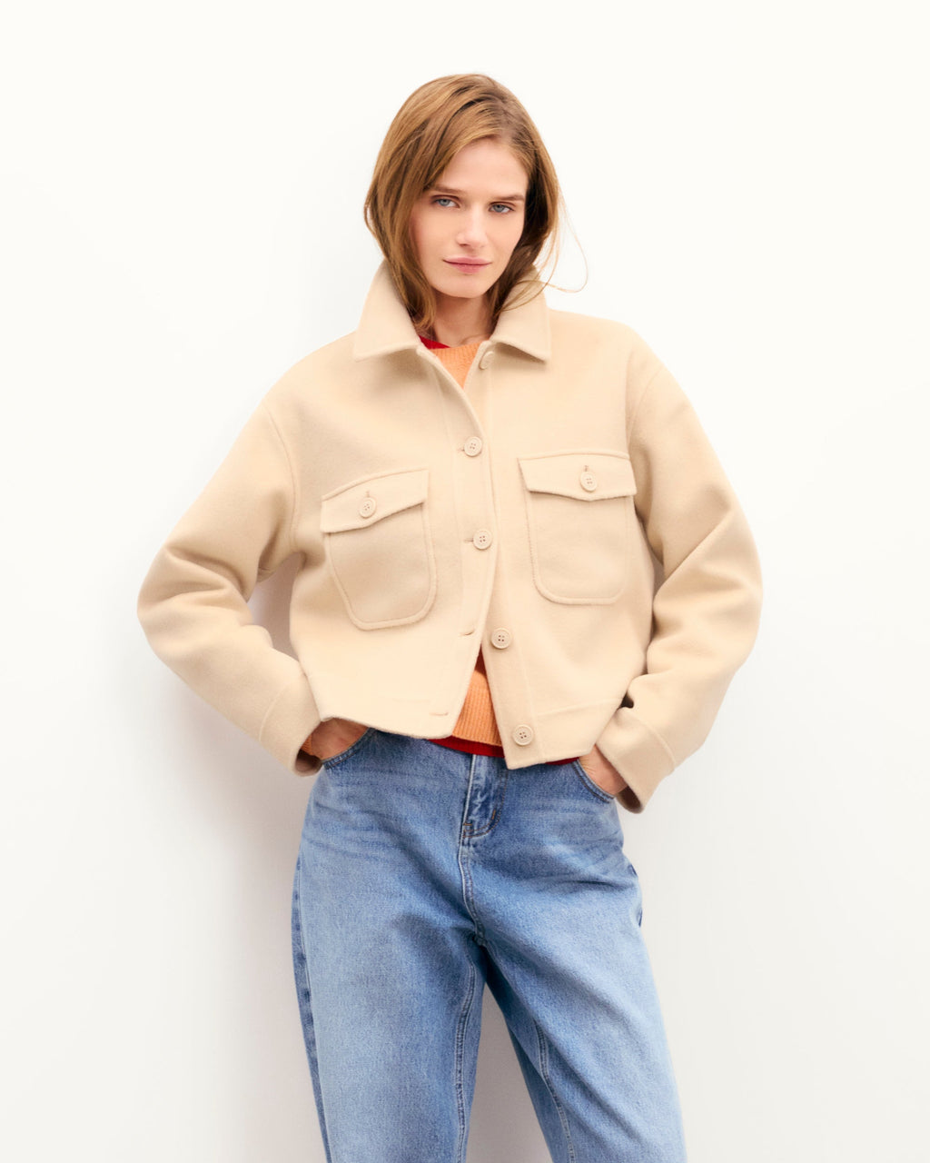 #label: Elena mesure 1,75m et porte une taille S