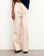 #label: Janelle mesure 1,77m et porte une taille S