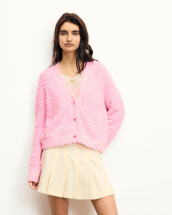 #label: Magdalena is 1.77m tall and wears a size S