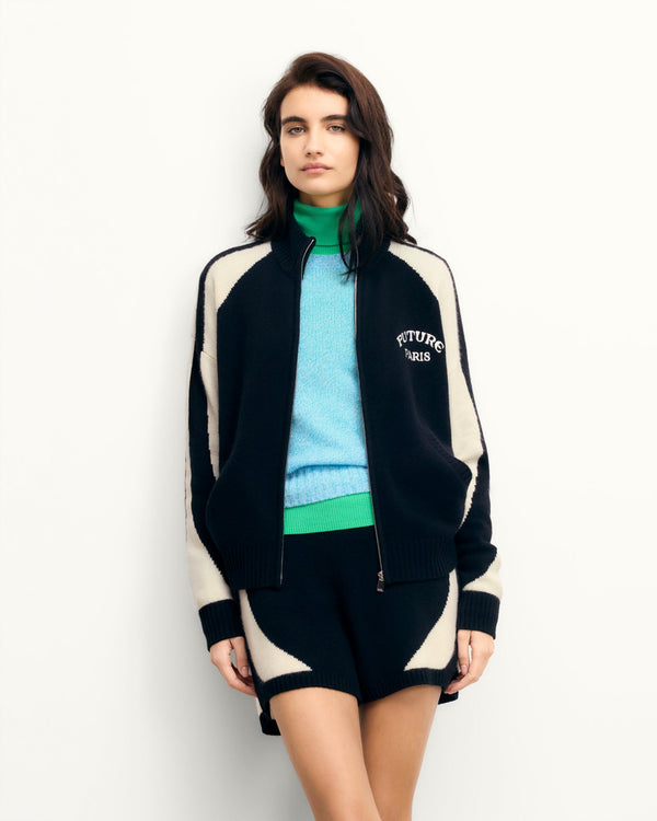 #label: Magdalena mide 1,77 m y lleva una talla S