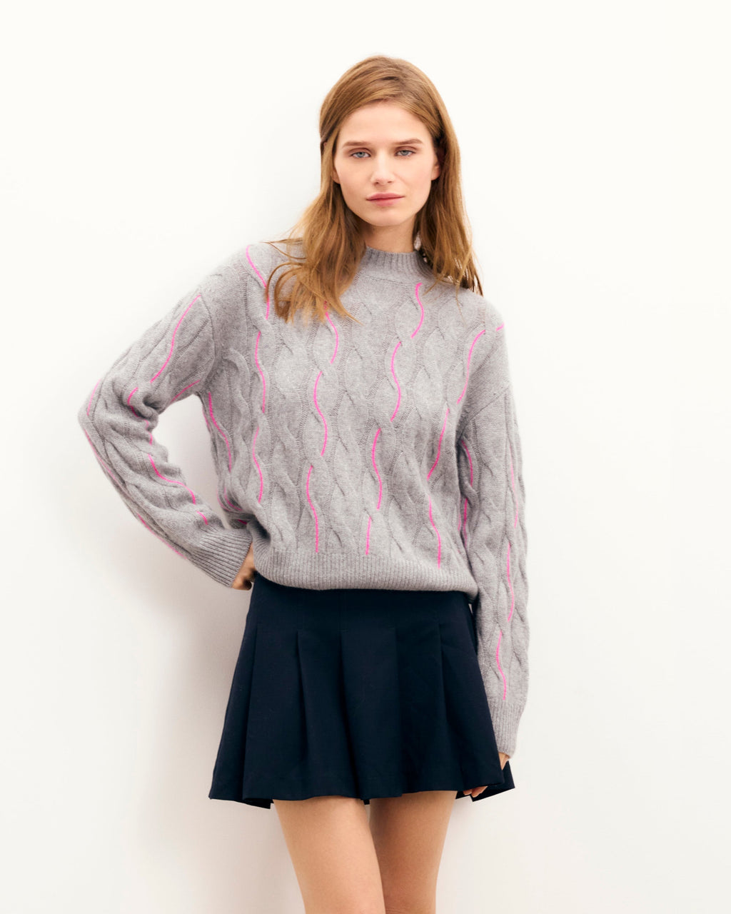 #label: Elena is 1.75m tall and wears a size S