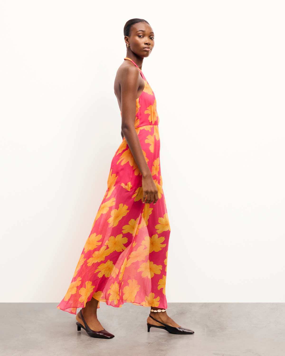 #label: Janelle mesure 1,77m et porte une taille S