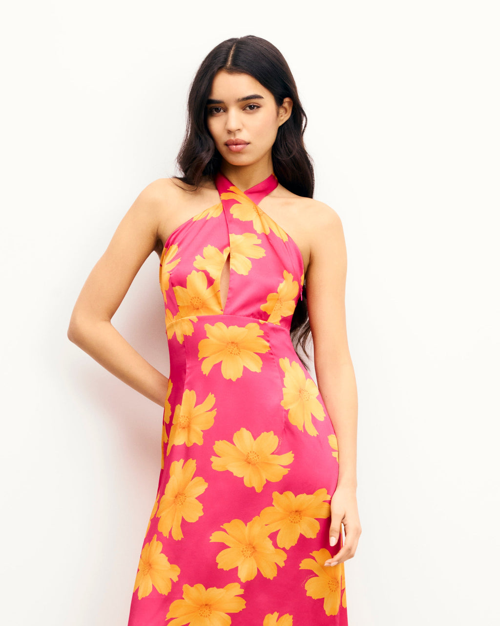 #label: Ehlana mesure 1,77m et porte une taille S