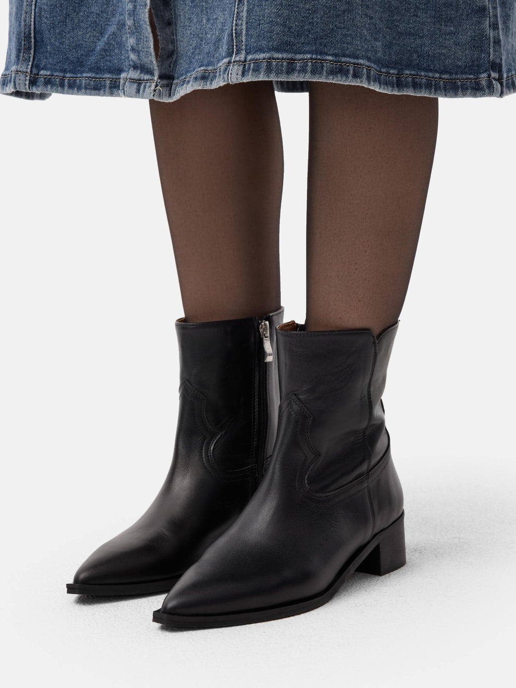 Gaze Without A Sound Ankle Boots - Black