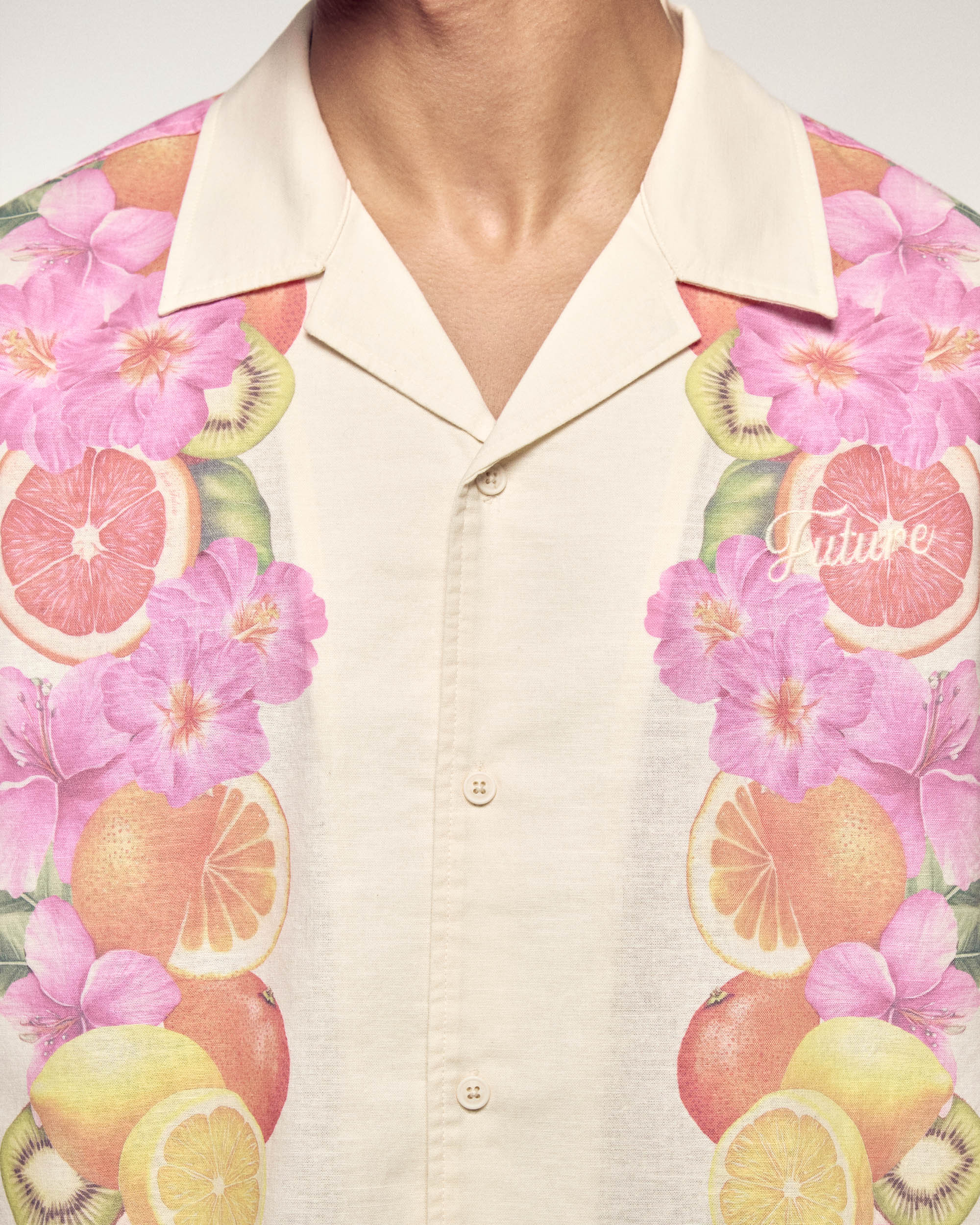 Camisa de manga corta con estampado de friso