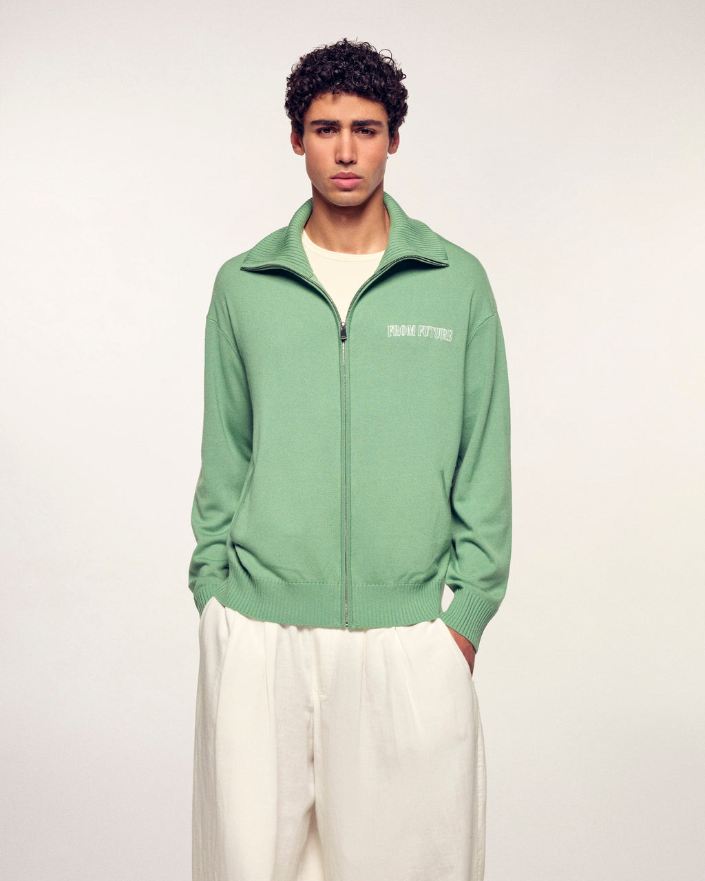 #label: Maxime is 1.87m tall and wears a size M