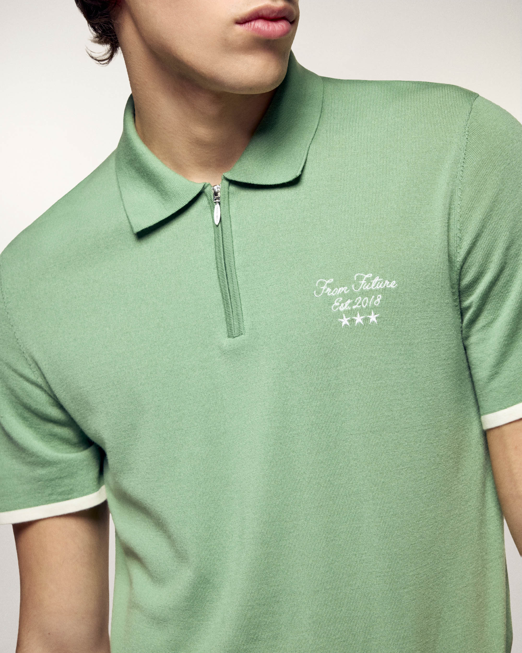 Pull Col Polo Zippé À Broderie "Future"