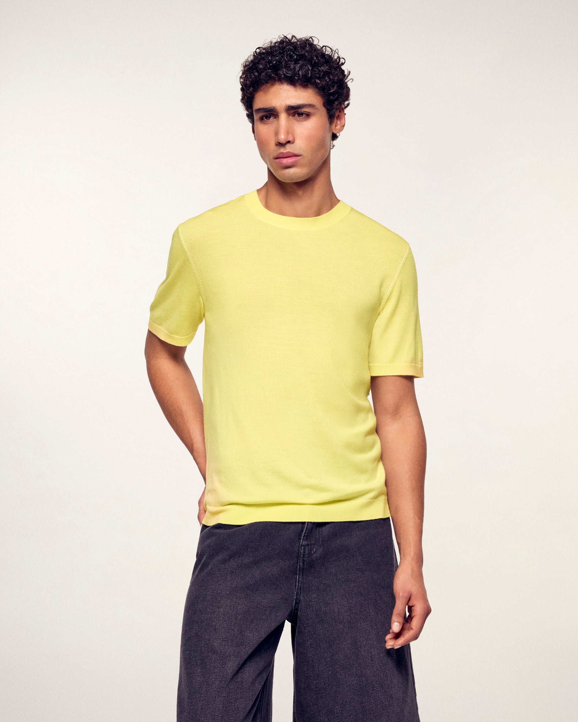 #label: Maxime is 1.87m tall and wears a size M