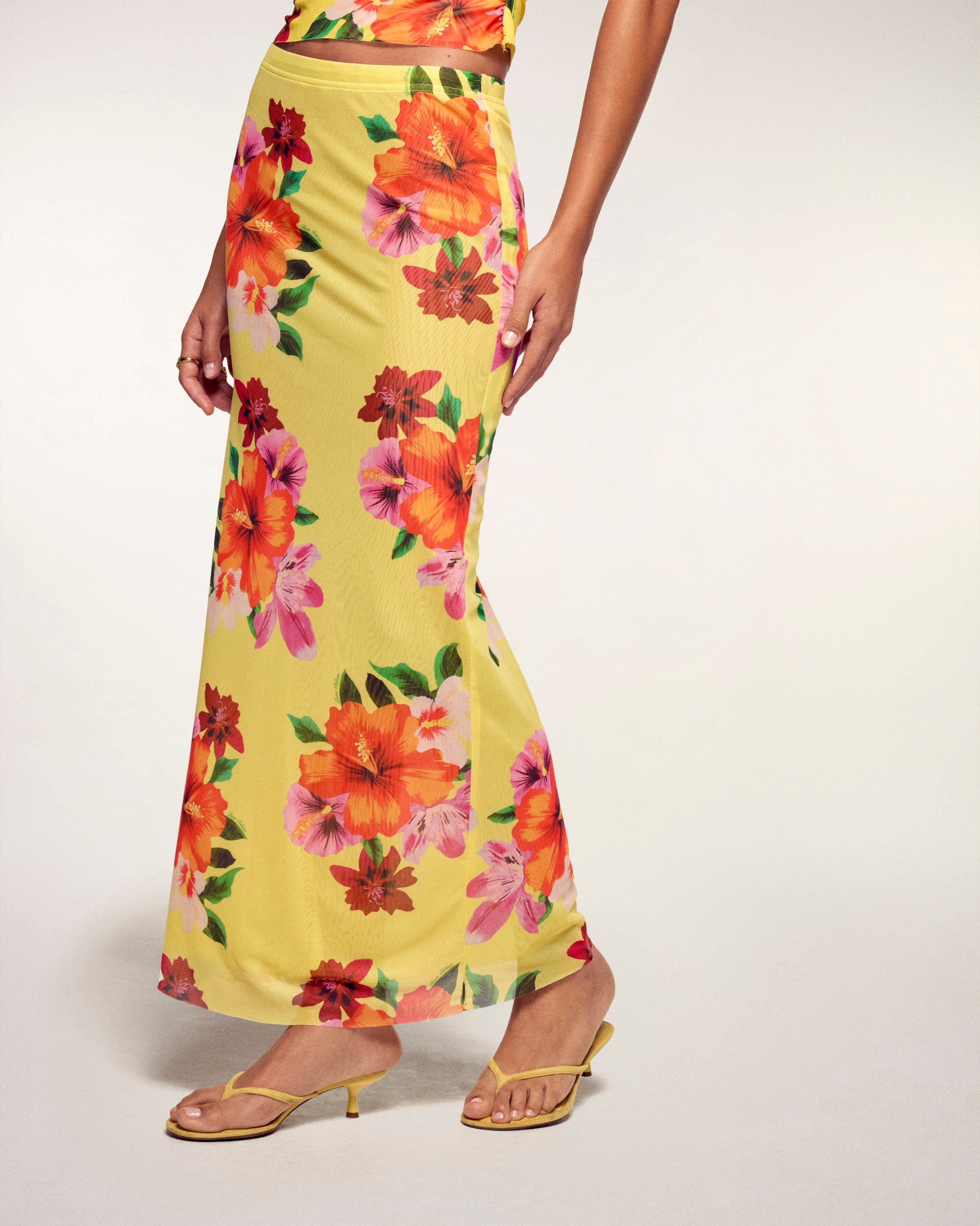#label: Andrea mesure 1,80m et porte une taille S