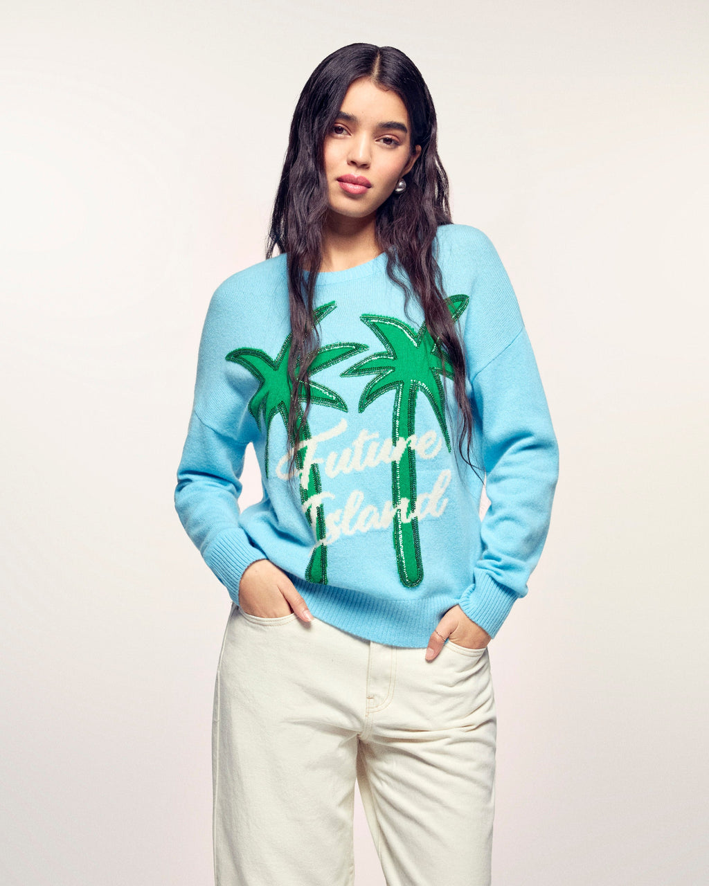 #label: Ehlana mesure 1,77m et porte une taille S