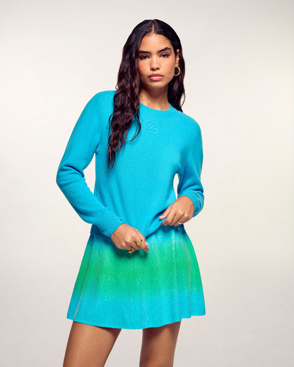 #label: Andrea is 1.80m tall and wears a size S