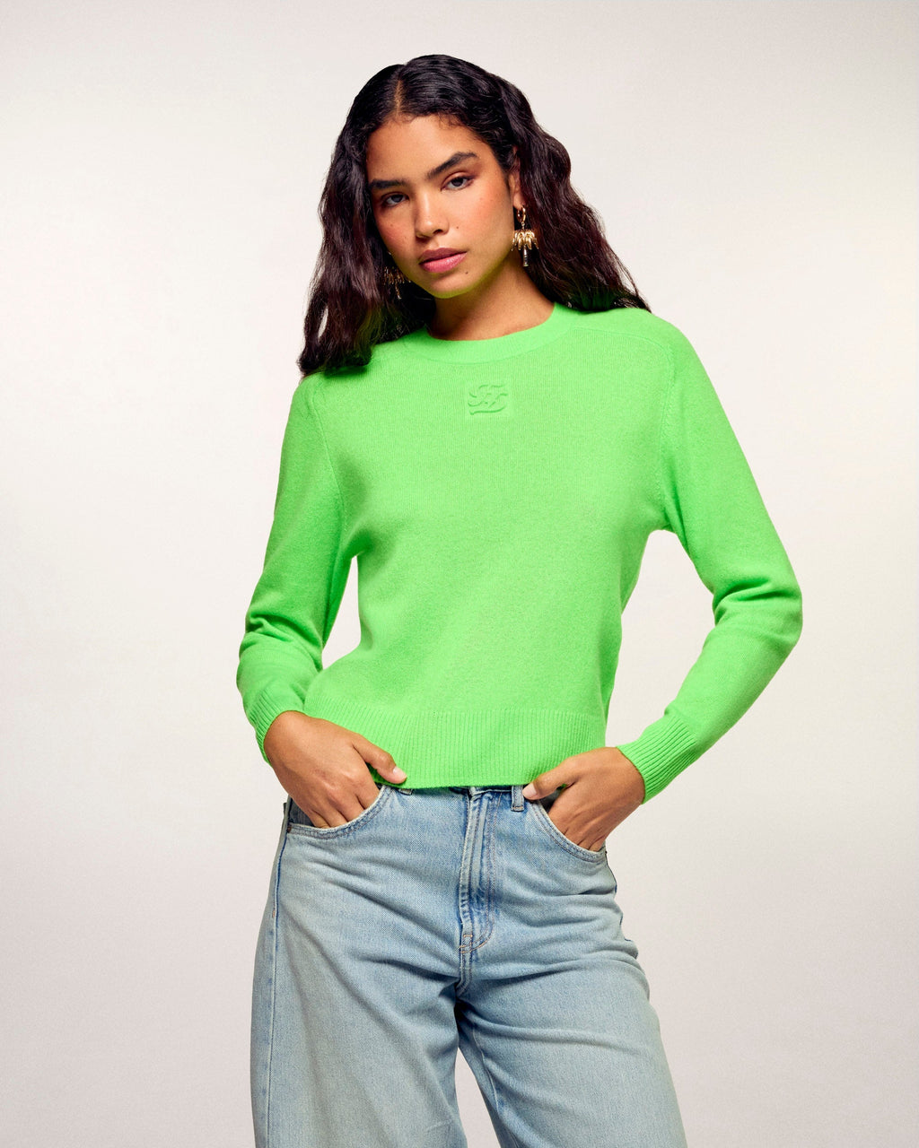 #label: Andrea mesure 1,80m et porte une taille S