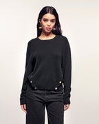 #label: Ehlana mesure 1,77m et porte une taille S
