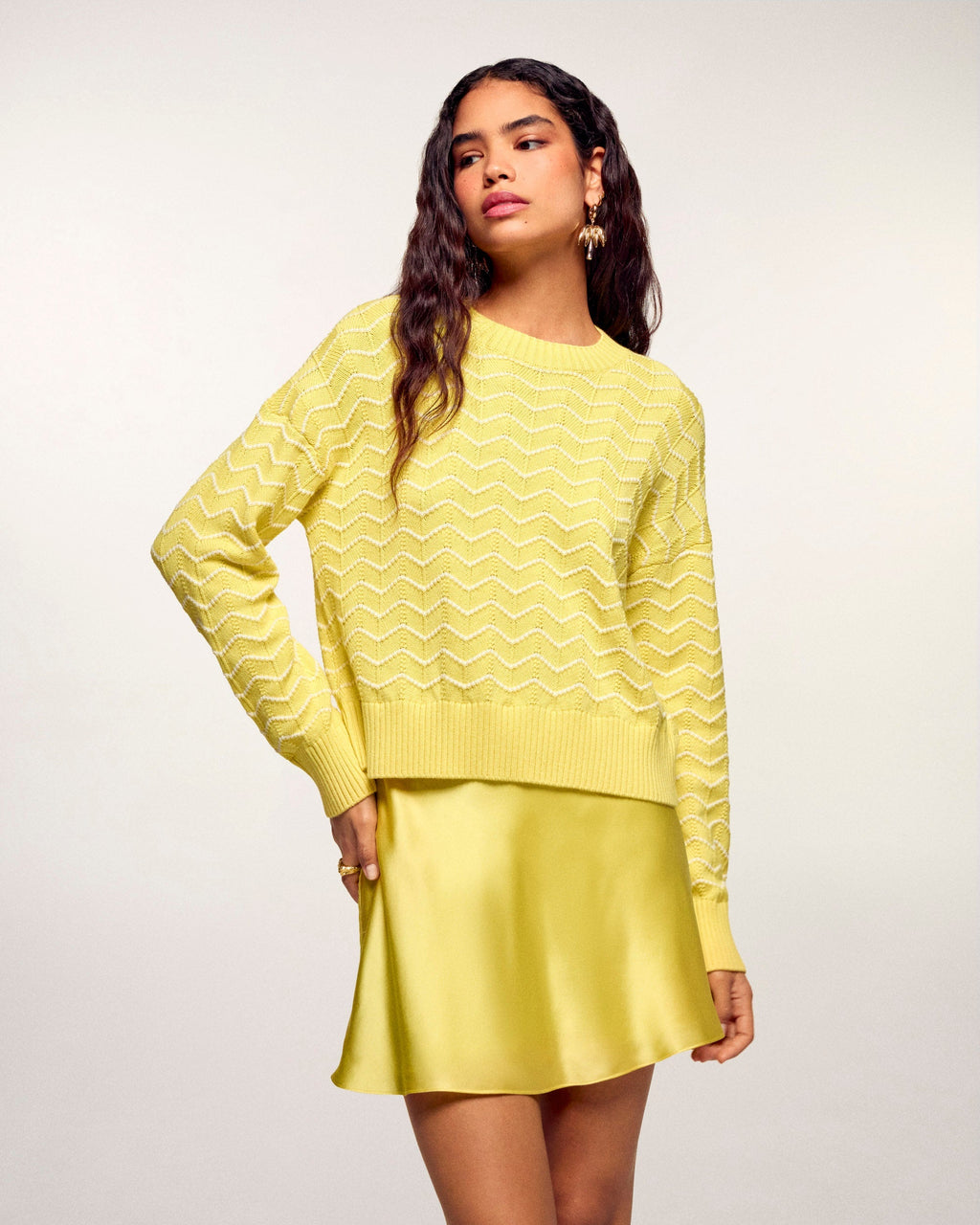 #label: Andrea is 1.80m tall and wears a size S