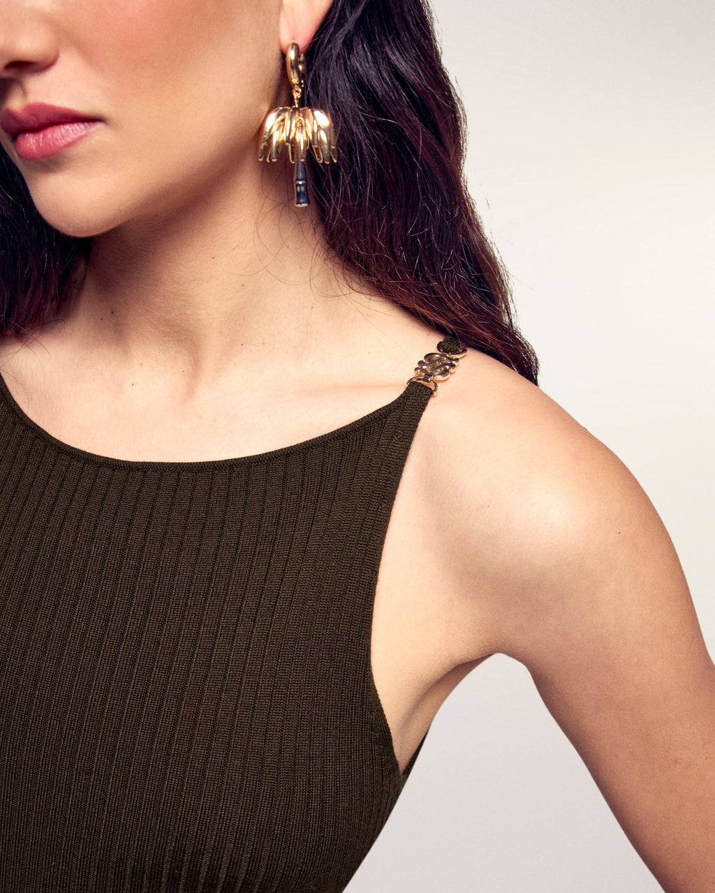 Robe Longue Côtelée Bijoux Aux Épaules