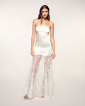 #label: Maria mesure 1,79m et porte une taille S