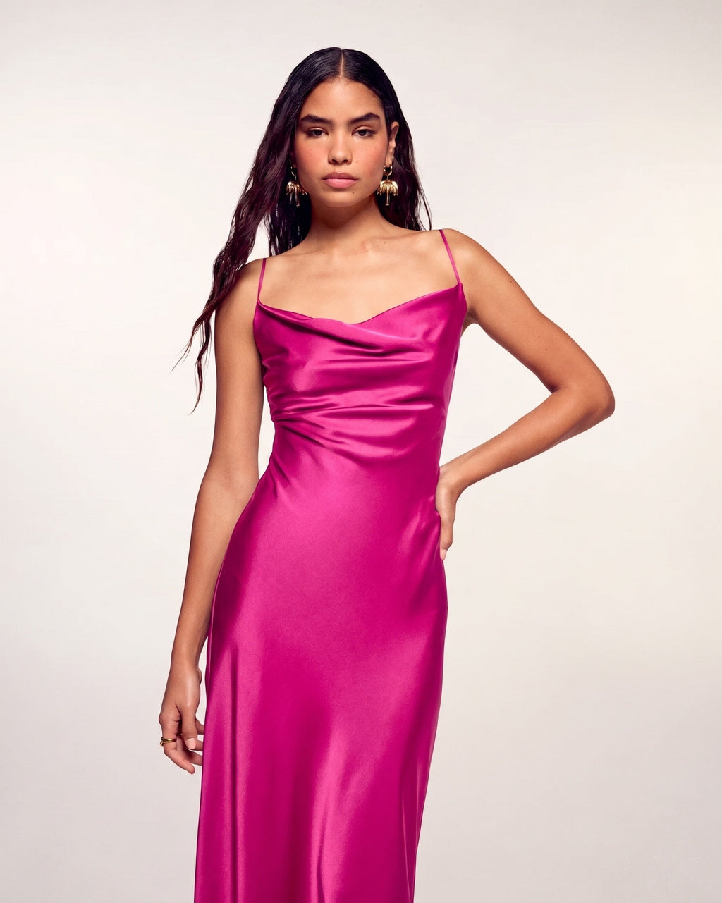 Vestido largo con tirantes cuello vuelto