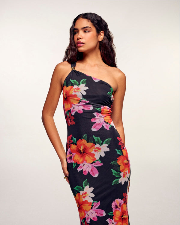 #label: Andrea mesure 1,80m et porte une taille S