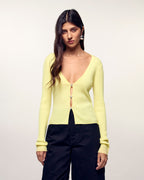 #label: Aida is 1.75m tall and wears a size S