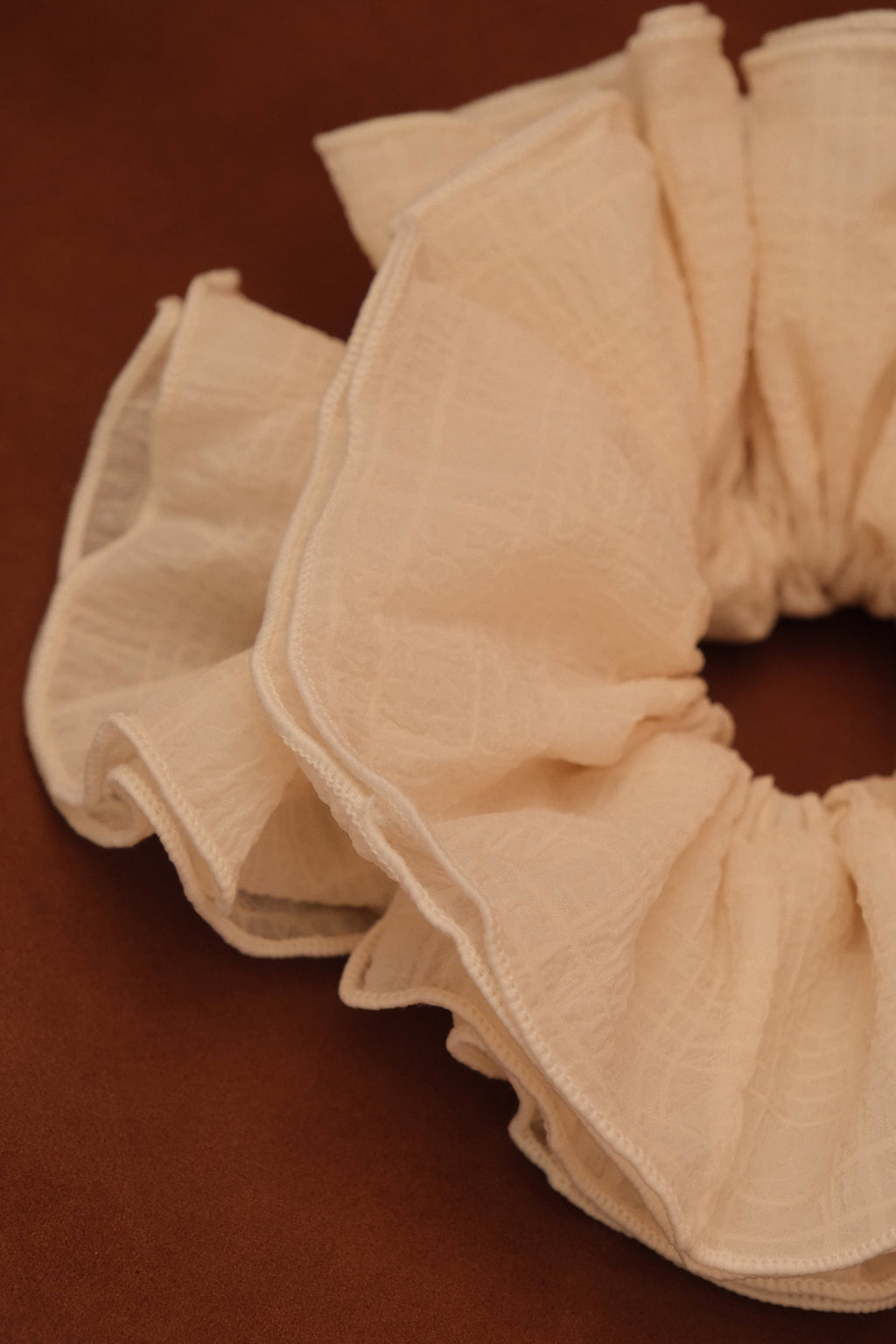 Maxi ruffle scrunchie écru